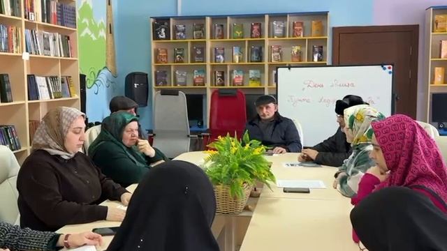 Коллектив работников Бено-Юртовского ДК провели беседу «Биография Эвлияа Кунта-Хаджи Кишиева» .