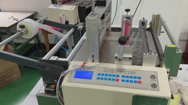 Станок для резки и запайки пленки HDK-400ZD смотреть онлайн