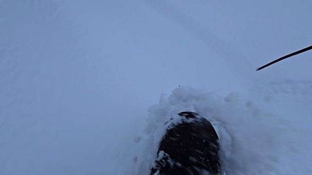 Новый вездеход Тайпан,  с дизельным двигателем в глубоком снегу.