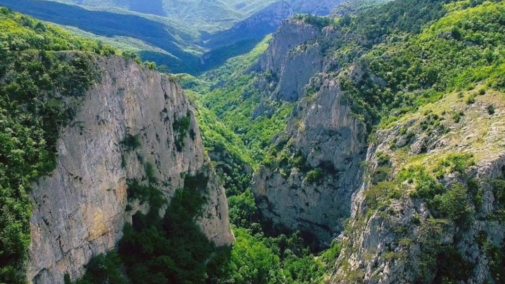 Интересные локации Крыма. Большой каньон. смотреть онлайн