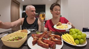 Мукбанг ОТМЕТИЛИ моё преображение в Таиланде! ВКУСНЫЙ ОБЖОР, рёбра и ПИВО на семейный ужин Влог