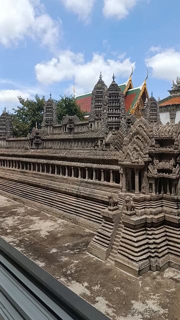 Тишина громче барабанов Золотые шпили над рекой Чао Прайя: каково внутри Королевского дворца