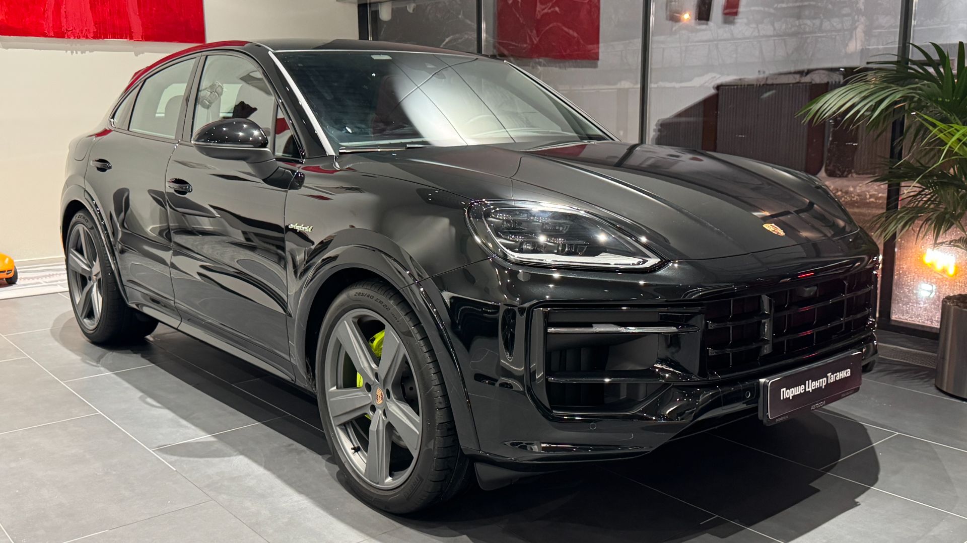 Porsche Cayenne Coupe E-hybrid 2025 Chromite Black/Bordeaux Red