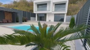 В таком доме хочется жить в Сочи. Дом с бассейном. Дом с видом на море