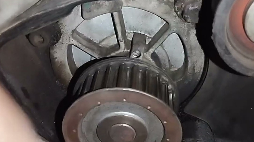 Заменить помпу на Opel Omega B 2.0 бензин