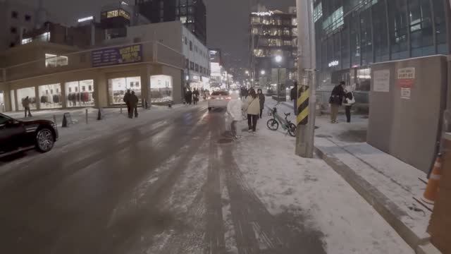 Снежная улица Сонсу Сеул зимняя прогулка по Корее смотреть онлайн