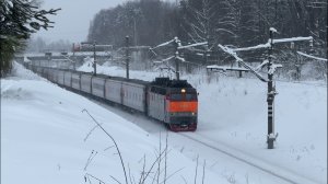 Поезд Челябинск - Санкт-Петербург под круглобуферным электровозом ЧС4Т-514