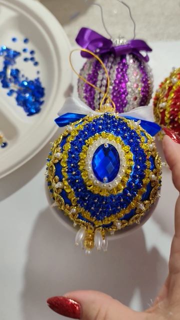 Невозможно оторваться от этих наборов по созданию ёлочных шаров!)) смотреть онлайн