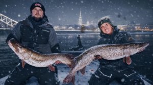 ТРОФЕЙНАЯ ЩУКА В ГОРОДЕ! Питерская трофейная рыбалка перед ледоставом.