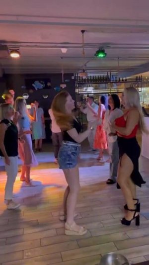 Если нету жизни личной, Значит, хватит быть приличной!😂