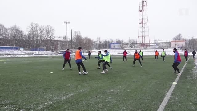 Первую открытую тренировку после зимнего отпуска провел ярославский «Шинник» смотреть онлайн