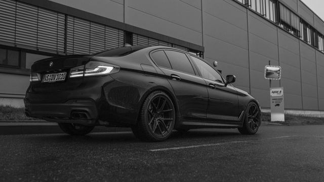 Chris Brown & The Weekend - Body Language Speaks To Me (Starix Remix) смотреть онлайн