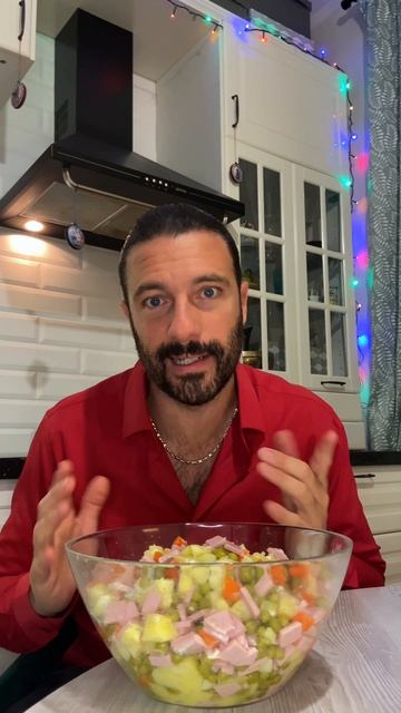 Я искренне люблю русский Новый год. Но каждый год у меня к нему всё больше вопросов… 😄