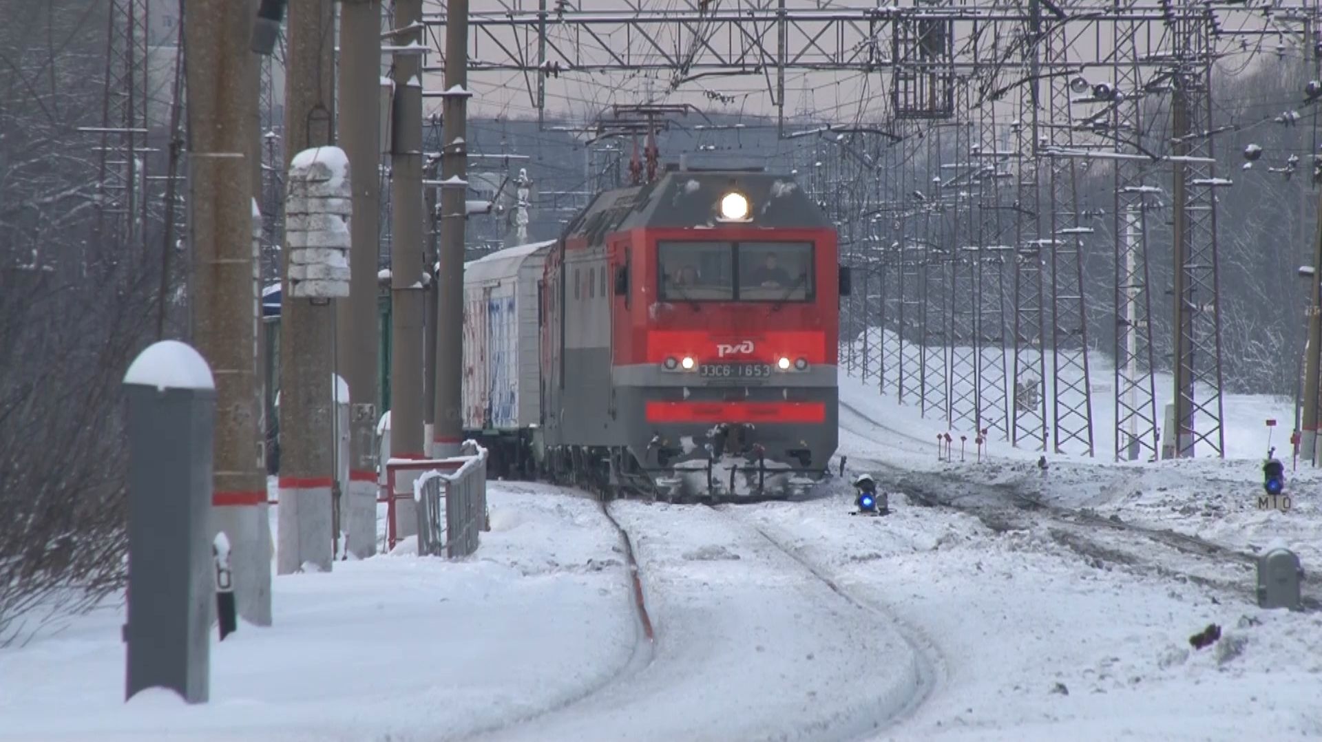 Железнодорожники за сутки убрали более 16 тысяч кубометров снега смотреть онлайн