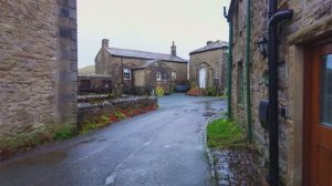 Эта изолированная английская деревня завораживающе красива. Прогулка по сельской местности.