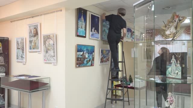 Большой экран для «Рождественской звезды» смотреть онлайн