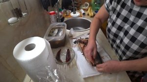 Влог. Сельдь посолена в домашних условиях ( прошло 2 дня). Срочный звонок.