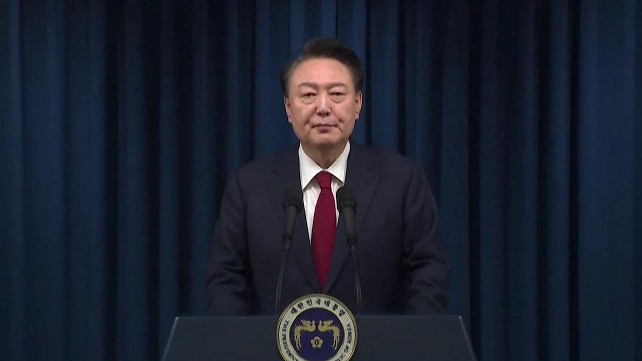 Бывший президент Южной Кореи получил первый тюремный срок. смотреть онлайн