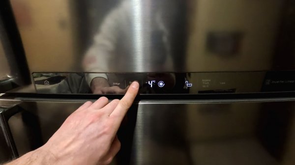 Красавчик LG. Замена компрессора, установка обманки.