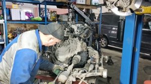 Nissan Murano 1, 3,5л. Замена сальников раздатки и двигателя с/у 2 часть