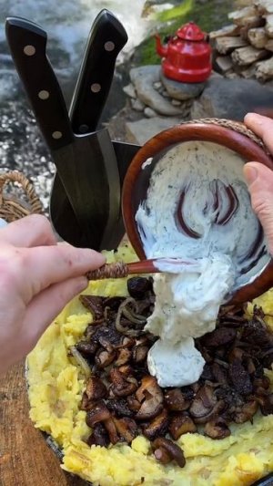 Вы бы покушали  такую  безумно вкусную запечённую  картошку  с жаренными грибами, яйцами и сыром ???