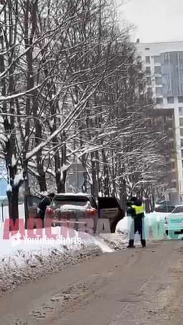 В Балашихе сотрудники Госавтоинспекции применили табельное оружие для остановки правонарушителя смотреть онлайн