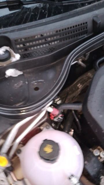 Заглянул под капот зимой на Лада Веста NG смотреть онлайн