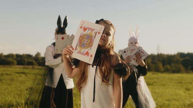 Майя Горбунова_Клип Белый кролик