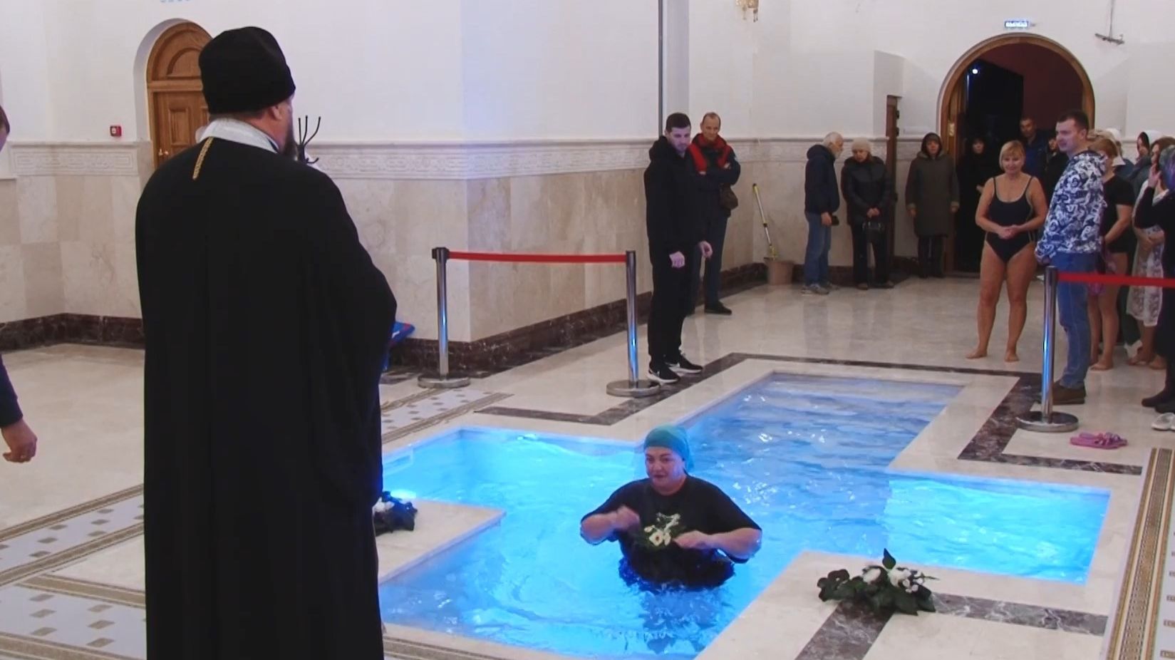 Купания на Крещение: инструкция от врача - противопоказания, подготовка и правила смотреть онлайн