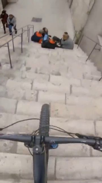 Зумеры на лестнице смотреть онлайн