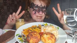 МУКБАНГ Котлетки РЫБНЫЕ с Картошкой И КАПУСТОЧКИ немножко. ШОК! НЕВОСПИТАННОСТЬ ЛОСЯ ЗАШКАЛИВАЕТ.