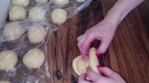Булочки с изюмом