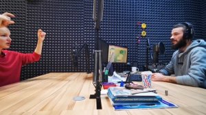 Шторы в дверном проёме.