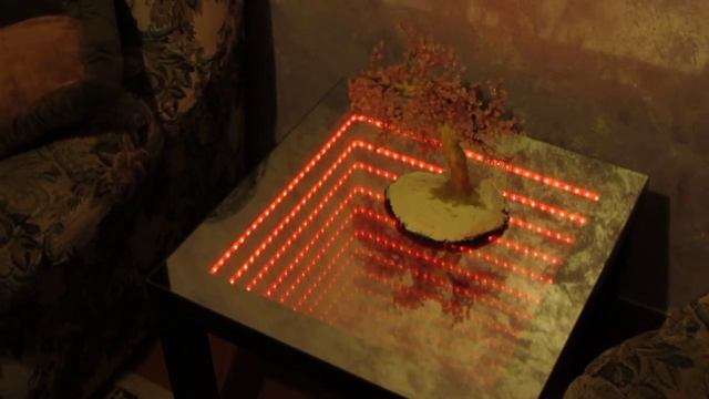 зеркальный стол с эффектом бесконечности.MOV