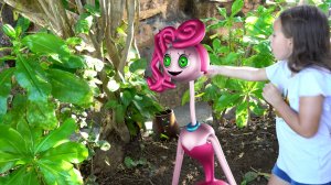 Селену укусила Мама Паучиха Длинные Ноги