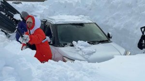 Сугробы до второго этажа. Как жители Камчатки справляются с последствиями аномальных снегопадов