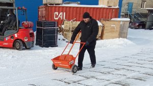 Пескоразбрасыватель Заря 25ПР - как быстро и экономно бороться с гололедом?