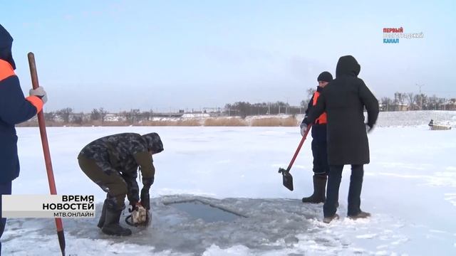 Испытание льдом: волгоградские спасатели рассказали как выбраться из полыньи смотреть онлайн