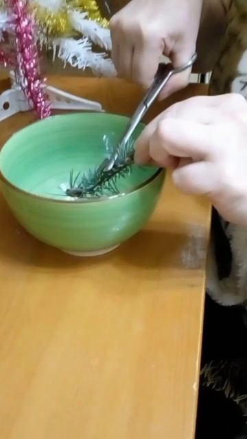 Ёлке не место на помойке!🎄Из неё получится мощное средство для растений! 👍