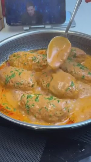 Безумно вкусные котлетки в соусе на обед 😍