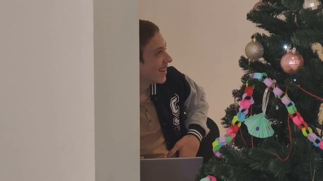 Наш оператор на своём рабочем месте.