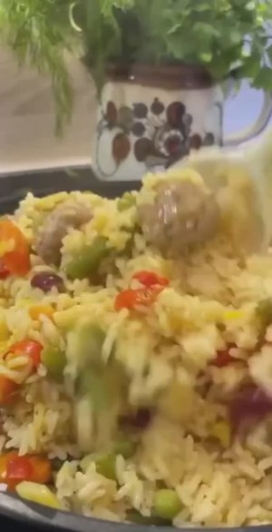 Вкуснейший рис с фрикадельками и овощами 🍲