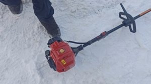 «Полтос» (2 лс) уборочная щётка  Красная Звезда с 4 т мотором запуск и кидаем снег на .оператора.