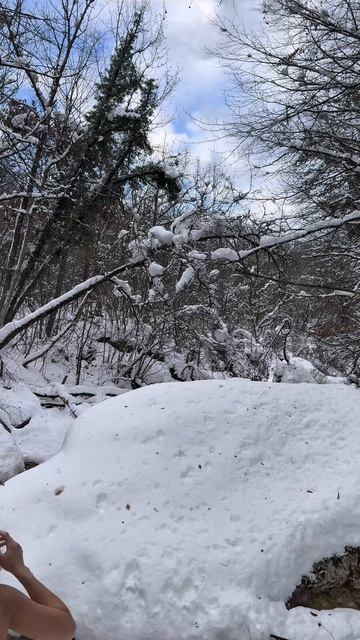 Не рискнём ли окунуться в ледяную горную речку? 😉