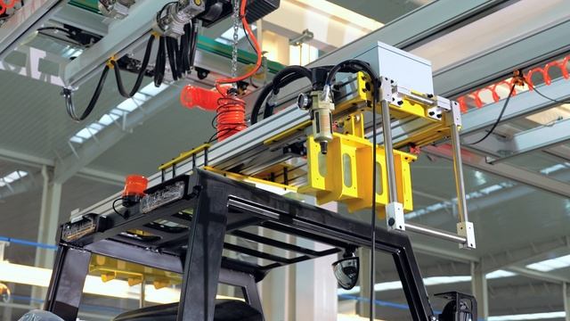 TRF 5: новая серия электрических вилочных погрузчиков