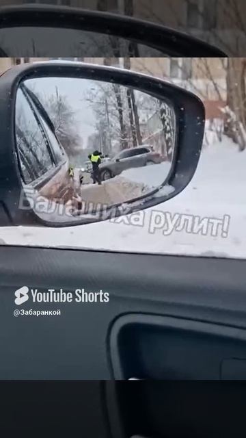 Боевик из подмосковной Балашихи_ сотрудники ДПС открыли огонь по Porsche. смотреть онлайн