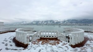 Вид на бухту после снегопада в Геленджике