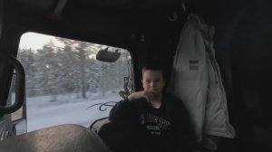 Кенворт - Т660.  Едем с Ваней на погрузку. Учимся считать.