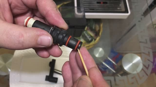 Не взбивается молочная пена в кофемашине | Проблема в молочной системе (капучинатор) смотреть онлайн