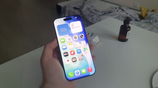 ПОКУПКА IPhone 17 в СИНИМ ЦВЕТЕ ЗА 64 000Р В ЯНВАРЕ 2026!? // СТОИТ ЛИ ПОКУПАТЬ?